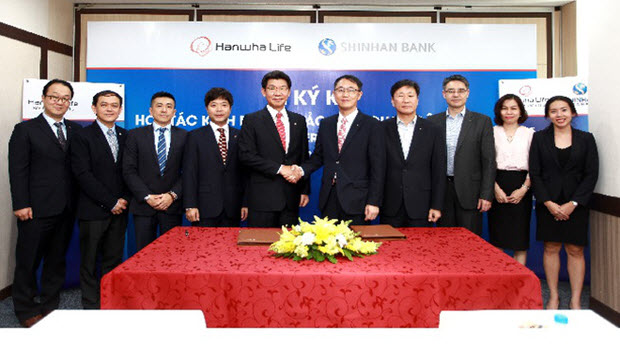 Hanwha Life và Shinhan Bank ký hợp tác kinh doanh bảo hiểm
